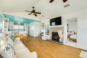 Télévision, lecteur de DVD, espaces bureaux