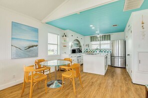 Dining - Surf & Turf, Laid Back Slice of Island Life (Surfside Beach)