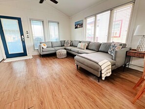 Televisor, reproductor de DVD i oficines 