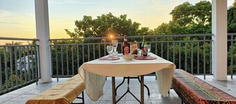 Spacious 5-bedroom building in wonderful Mahajanga with roof terrace and pool