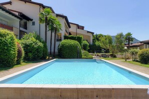 Piscine extérieure (ouverte en saison)