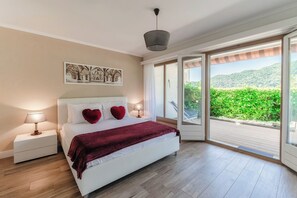 Superior Apartment | Down comforters, bed sheets - Morcote Romance  (Morcote)