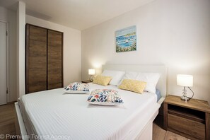 2 bedrooms, iron/ironing board, WiFi, bed sheets