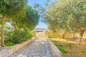 Property grounds - Apartment with seaview (Kustici)