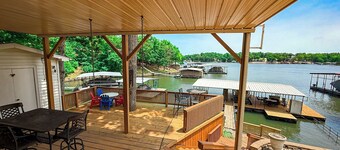 Lakefront-4BD/2BA/Dock/Forepit/Multiple Decks/Updated-10PP