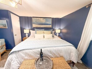 4 slaapkamers, een bureau, een strijkplank/strijkijzer, reisbedje