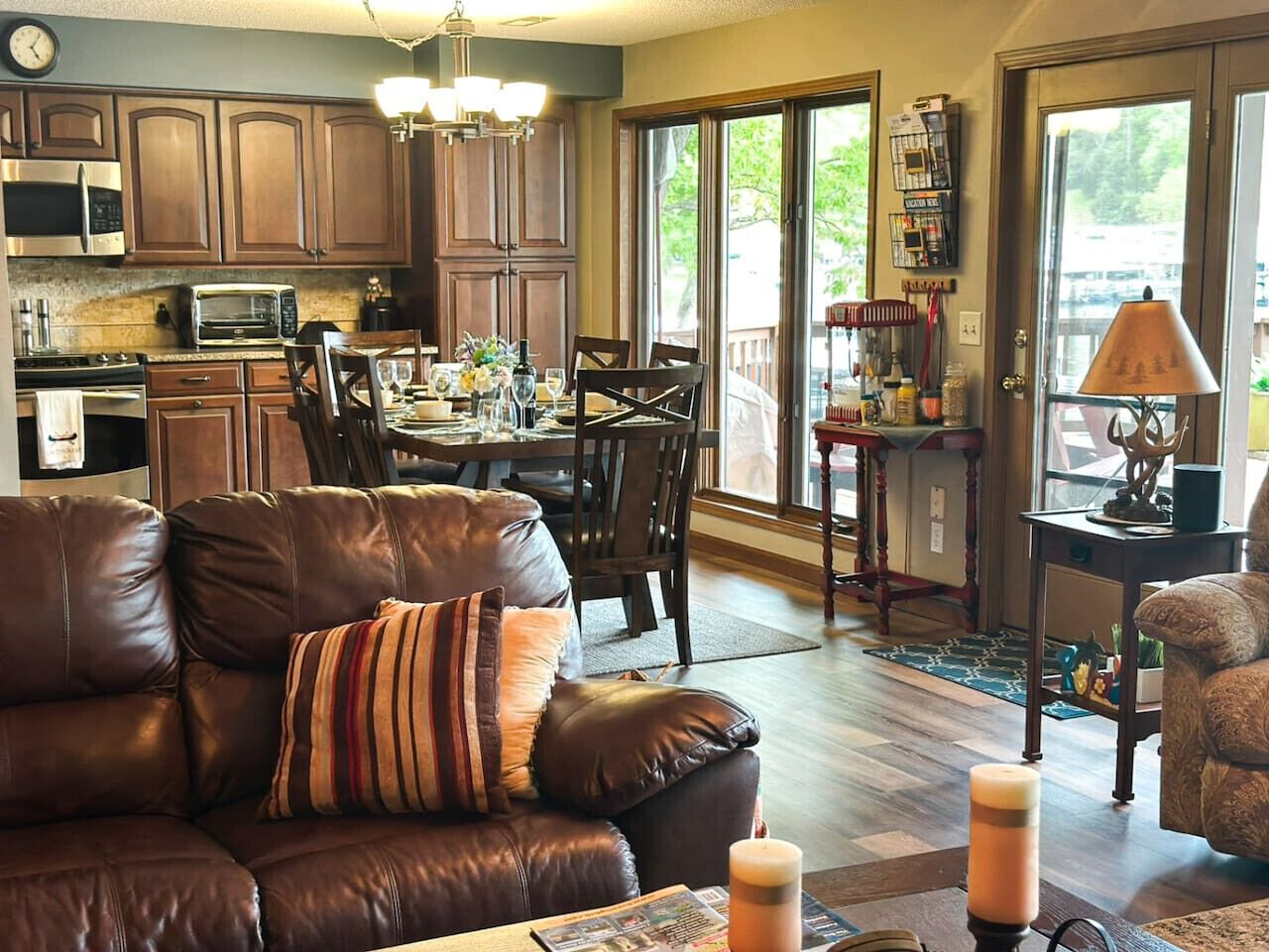 Smart-TV, peis og bøker