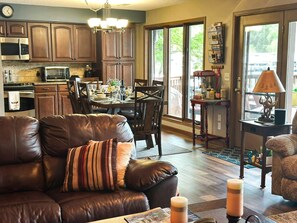 Smart-TV, peis og bøker