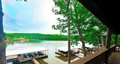 Lakefront Home 4Bed/3Bath/Dock w/Diving Board/Firepit/Grill/Kayaks-12pp Best Fishing Spot on Lake