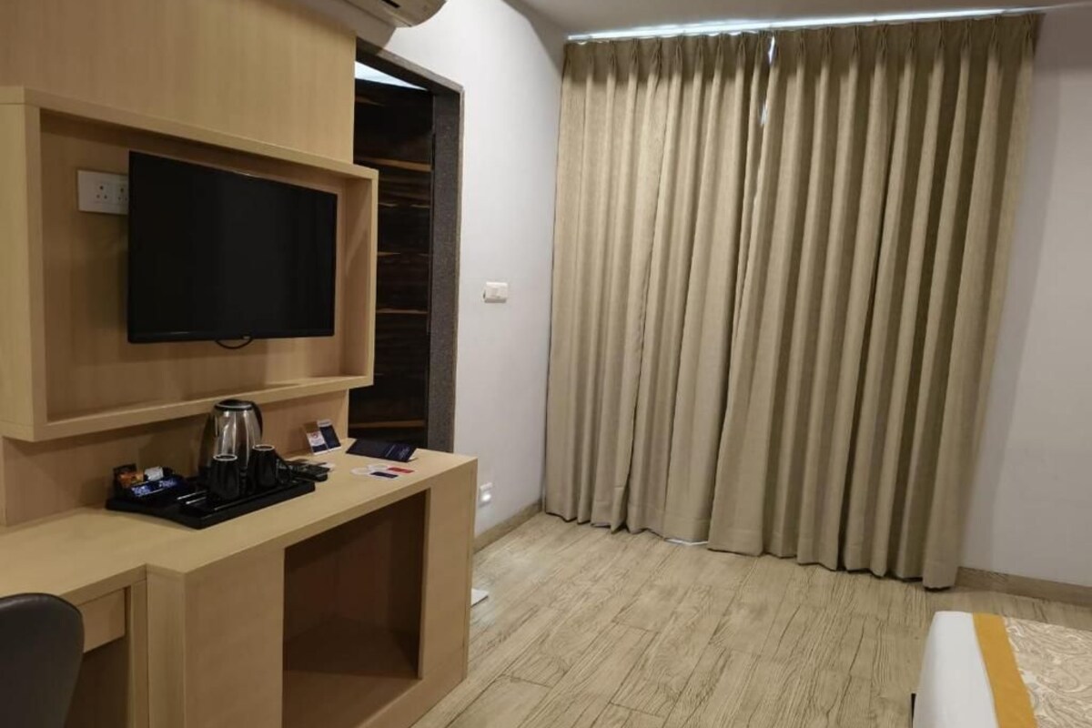 Minibar, skrivebord, wi-fi (inkludert) og sengetøy