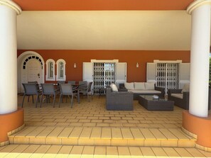 Outdoor dining - Palm Villa (Albufeira)