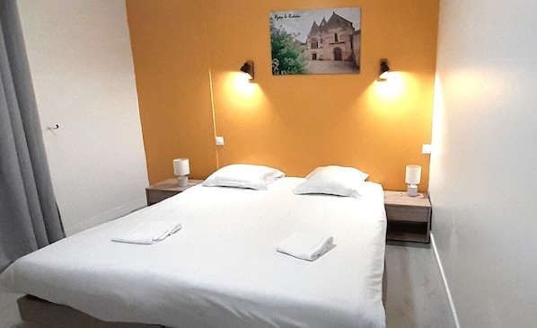 2 habitaciones, tabla de planchar con plancha, wifi y ropa de cama 