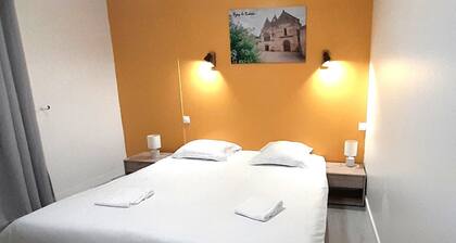 Chez Benjamin -> 4 to 6 people in the center of Azay