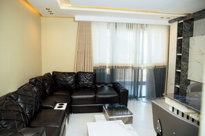 Smart TV - SAFE HEAVEN HOME
Amazing 9-bedroom house with WiFi in Gisenyi (Gisenyi)