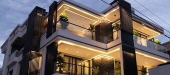 SAFE HEAVEN HOME
Amazing 9-bedroom house with WiFi in Gisenyi