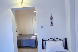 1 dormitorio, tabla de planchar con plancha, wifi y ropa de cama