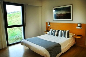 Bureau, espace de travail pour ordinateur portable, Wi-Fi gratuit