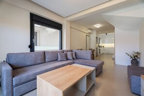 TV - SithoniaRS Mercer Luxury Maisonette (Nikiti)