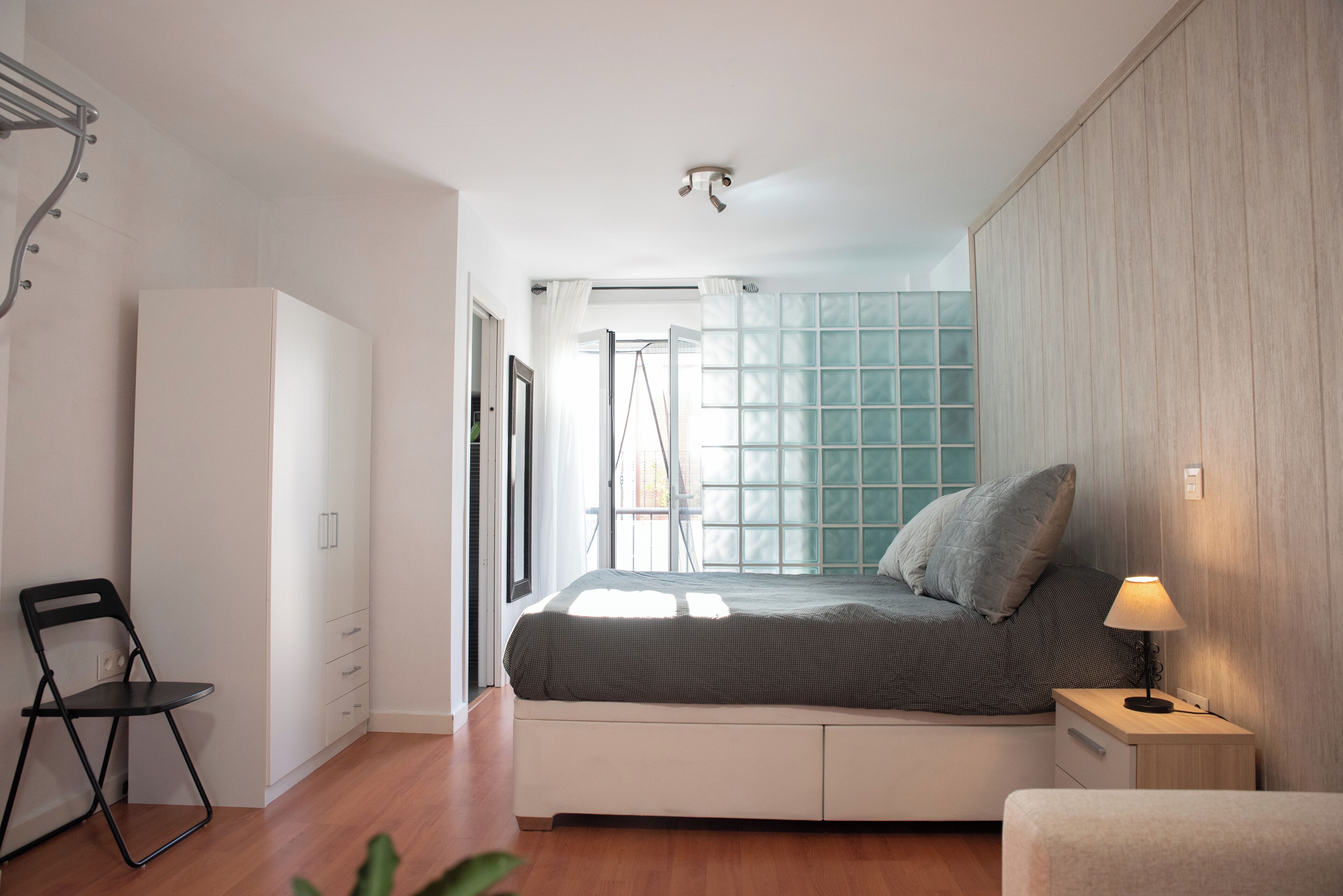 1 chambre, fer et planche à repasser, Wi-Fi, literie fournie