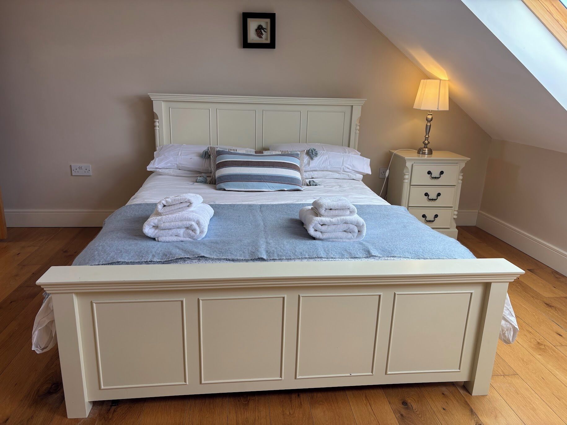 4 bedrooms, iron/ironing board, free WiFi, bed sheets