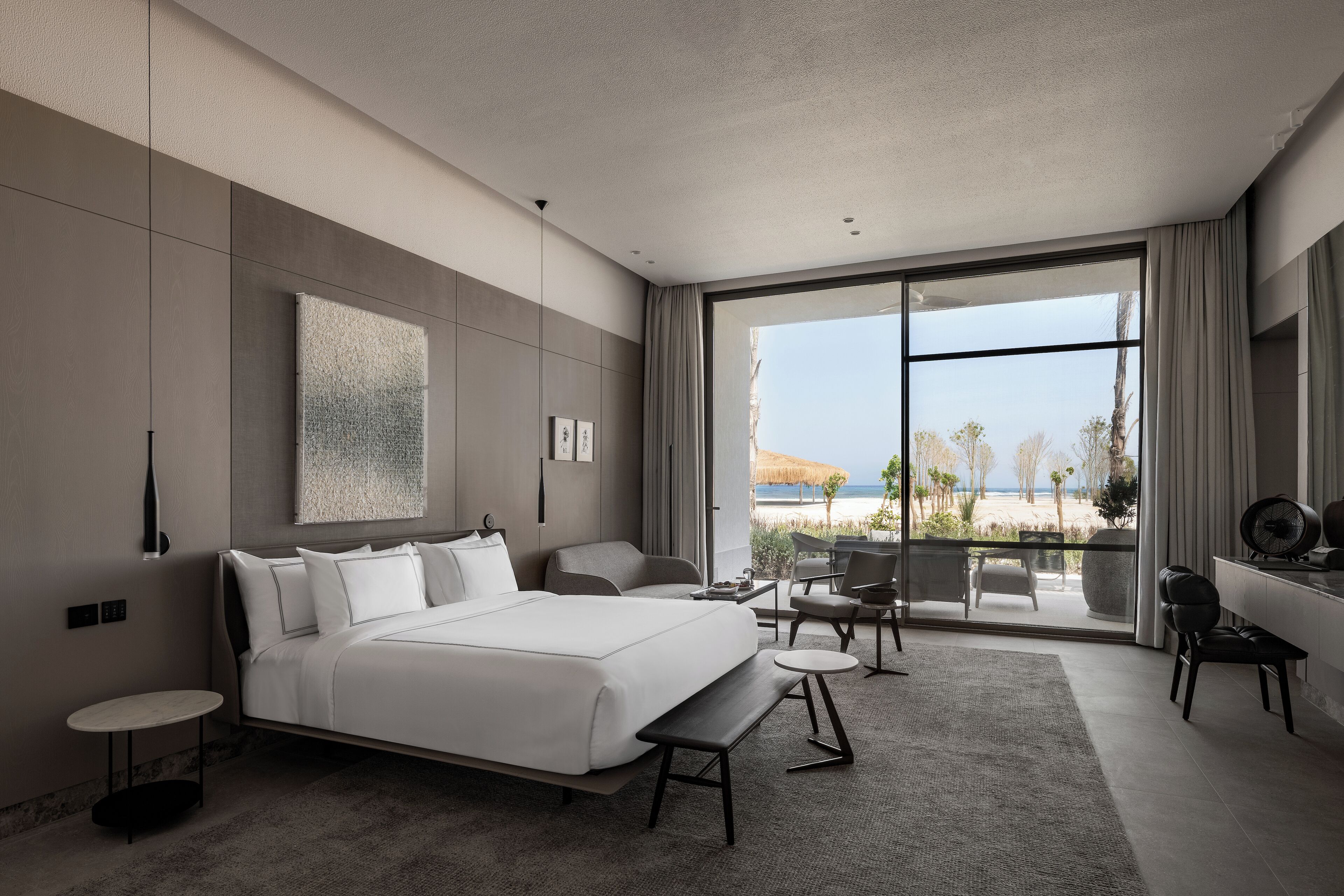 The O Suite Sea View - Direct Beach Access | エジプト綿のシーツ、高級寝具、羽毛の掛け布団、低反発ベッド