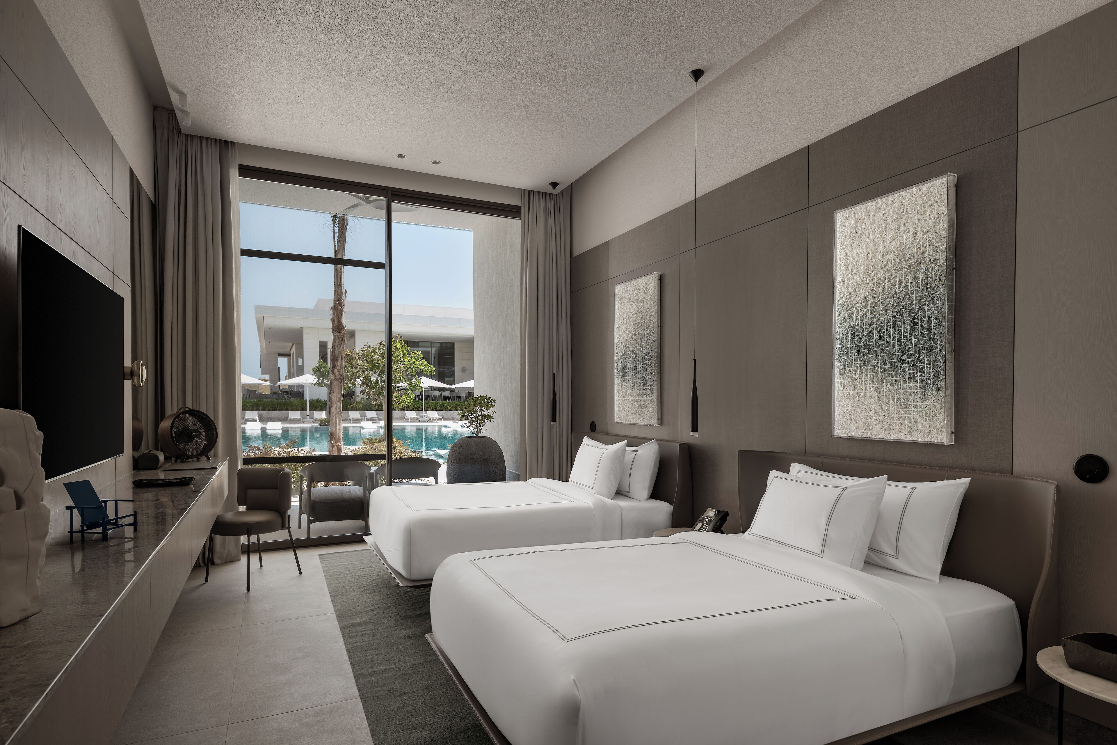 Deluxe Twin Pool Direct Access | エジプト綿のシーツ、高級寝具、羽毛の掛け布団、低反発ベッド