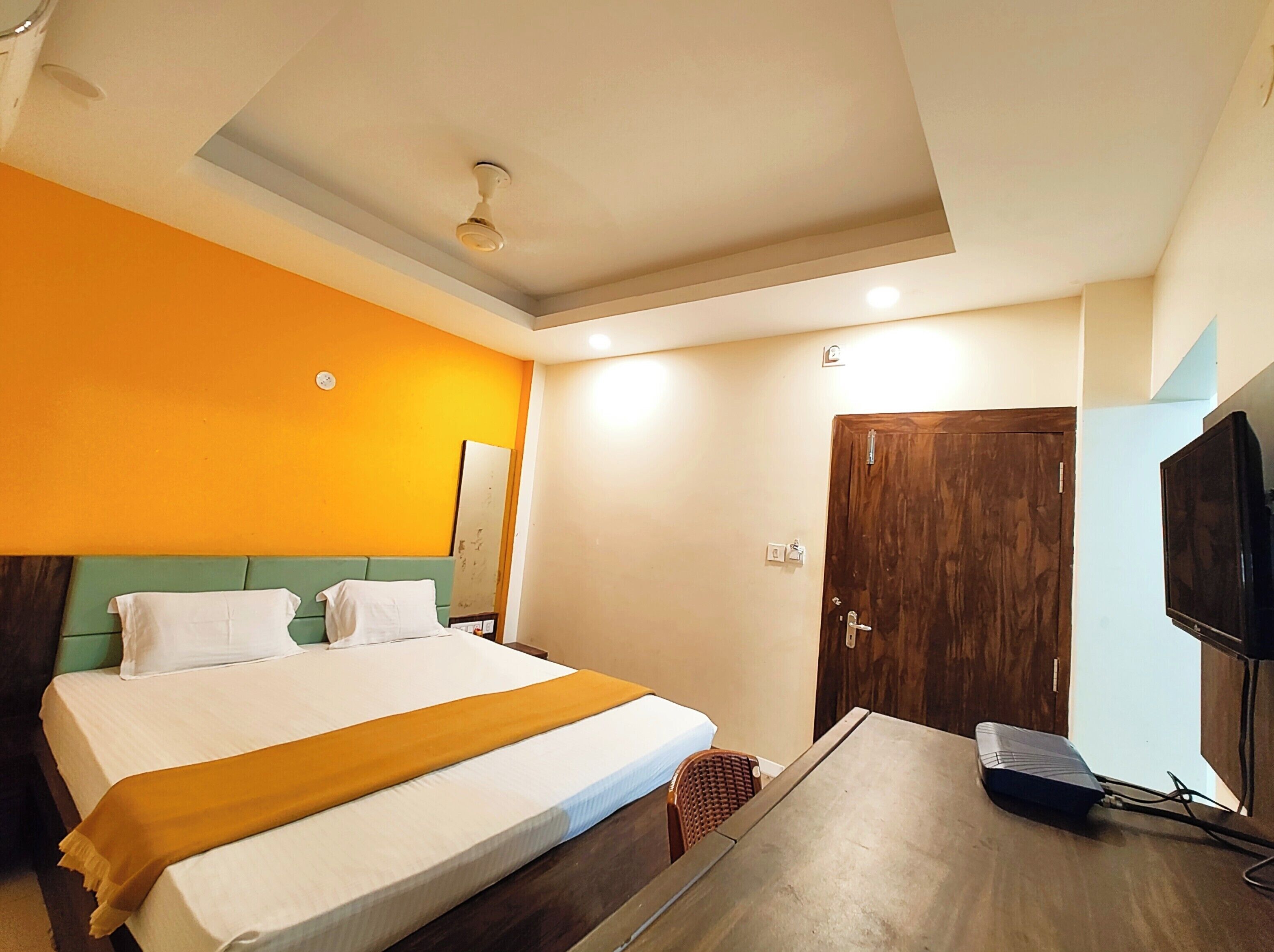 Standard Double Room, Multiple Beds | Hypo-allergenic bedding, in-room safe, desk, soundproofing