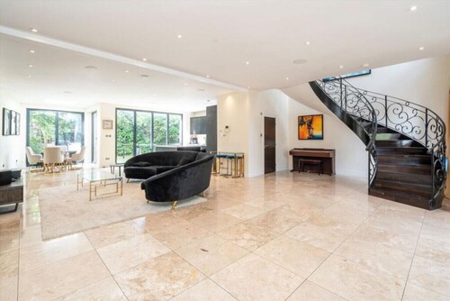 Luxury House in London