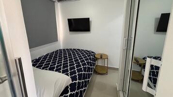 Economy Studio, Mountain View | Blackout curtains, soundproofing, free WiFi