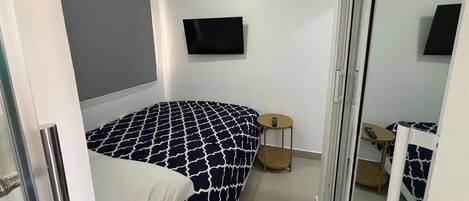 Estudio económico, vista a la montaña | Cortinas blackout, insonorización y wifi gratis