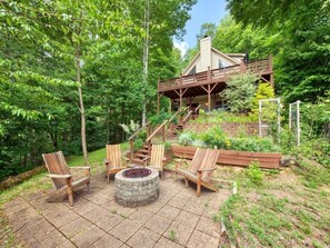 Terrace/patio - Stare Way to Heaven -Secluded, 3BR,3BA, Hot Tub, Firepit (Maggie Valley)