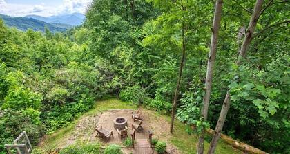 Stare Way to Heaven - Secluded, 3BR,3BA, Hot Tub, Firepit