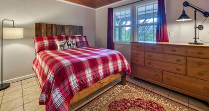 Stare Way to Heaven - Secluded, 3BR,3BA, Hot Tub, Firepit