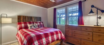 Stare Way to Heaven - Secluded, 3BR,3BA, Hot Tub, Firepit