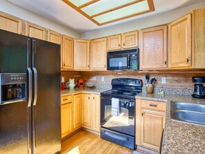 Microwave, oven, dishwasher, coffee/tea maker