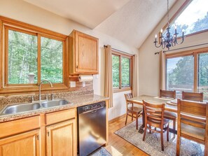 Microwave, oven, dishwasher, coffee/tea maker