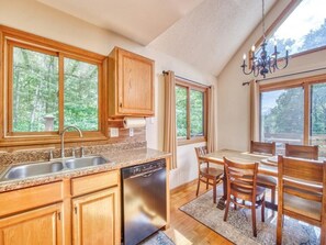 Fridge, microwave, oven, stovetop - Stare Way to Heaven -Secluded, 3BR,3BA, Hot Tub, Firepit (Maggie Valley)