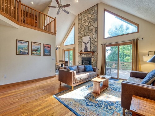 Stare Way to Heaven - Secluded, 3BR,3BA, Hot Tub, Firepit