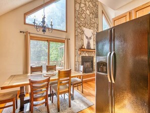 Dining - Stare Way to Heaven -Secluded, 3BR,3BA, Hot Tub, Firepit (Maggie Valley)