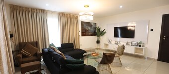 Gallery Luxury Suites by Cozy
