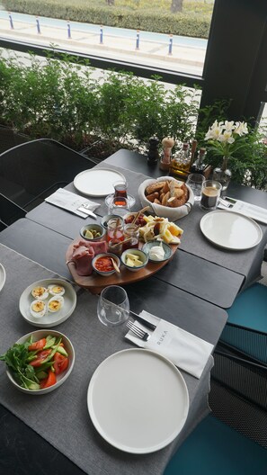 Breakfast, lunch and dinner served - RUKA Hotel (Izmir)