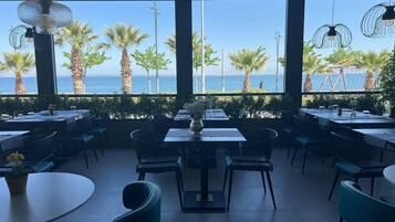 Breakfast, lunch served; local and international cuisine, ocean views