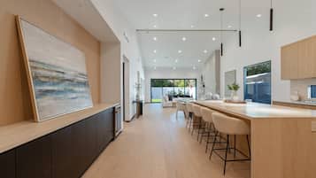 Luxury House, Multiple Beds, Pool Access, Pool View (Noble Modern) | Interior