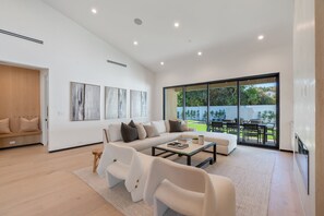 Living area - Noble Modern - Urban Sanctuary in Sherman Oaks With Poolside and Patio (Van Nuys)