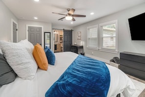 4 bedrooms, desk, iron/ironing board, free WiFi
