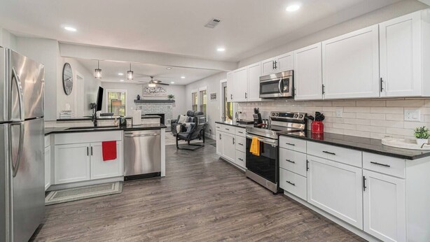 A modern kitchen with white cabinets, stainless steel appliances, and a central island. - 12m to Belton<br>Outdoor dining<br>Long Stays welcome<br>Huge fully stocked kitchen<br>Master Suite<br>On-site laundry<br>Utilities included<br>Fuller furnished<br>Natural light<br>Block out shades (Grandview)