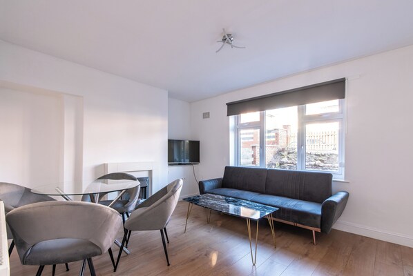 Maison, 3 chambres | Coin séjour