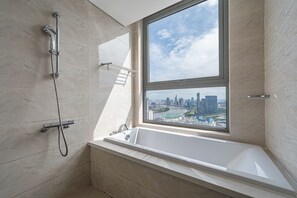 Apartment, 3 Schlafzimmer, Stadtblick | Badezimmer