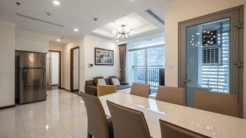 Apartment, 2 Bedrooms | In-room dining