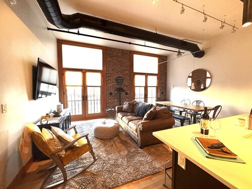 Stunning 3-bedroom modern loft in the heart of downtown Sheridan.